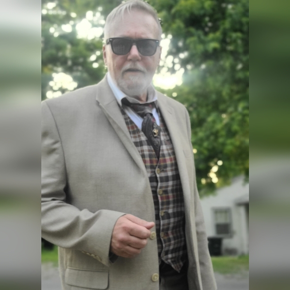 Meet your Posher, Hooter - Picture 10 of 16